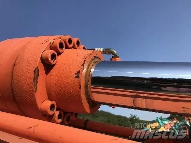 Hitachi ZX 200 Vikšriniai ekskavatoriai