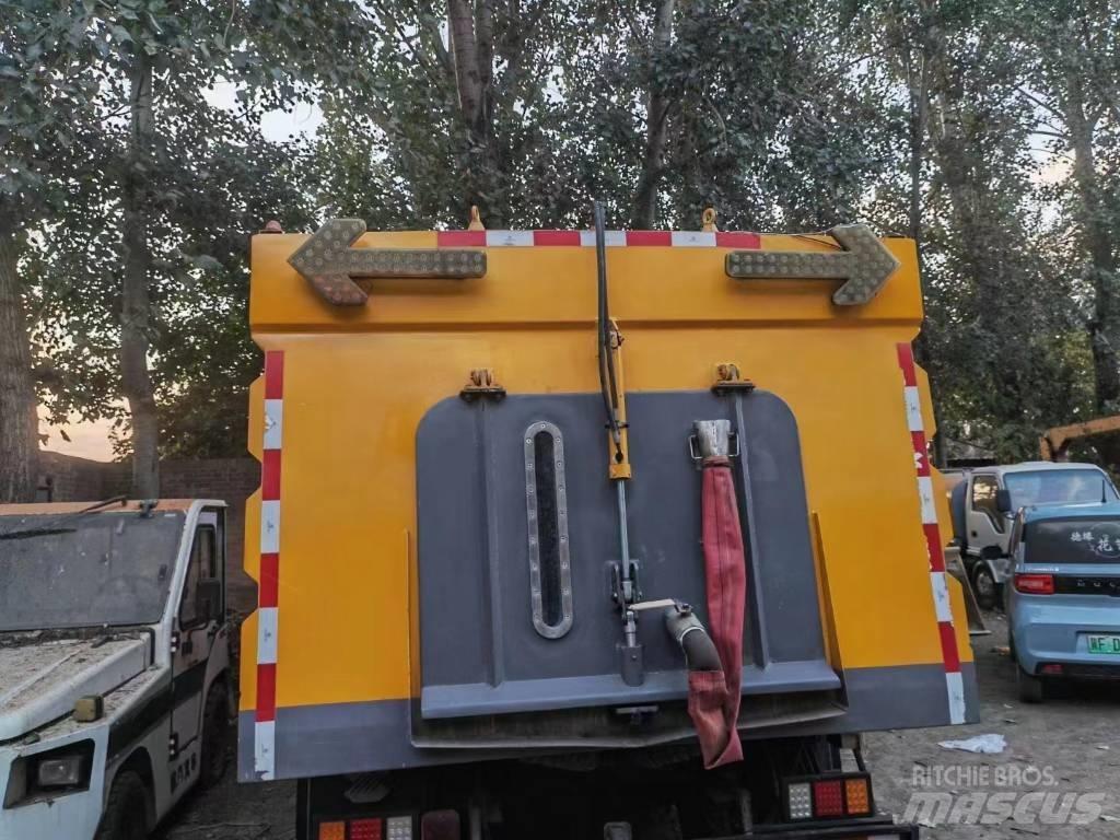 Isuzu ELF Šlavimo sunkvežimiai