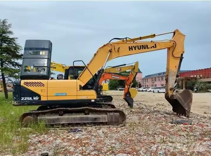 Hyundai 225LVS Vikšriniai ekskavatoriai