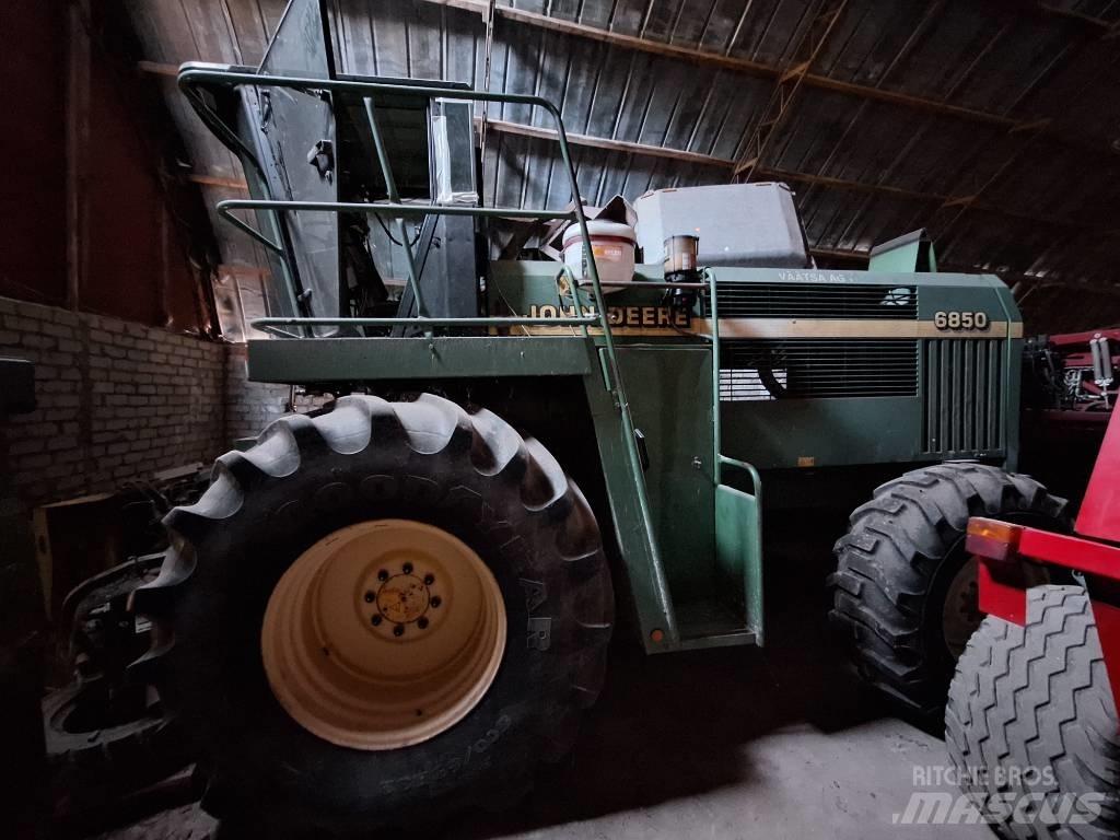 John Deere 6850 Pašarų ruošimo technika