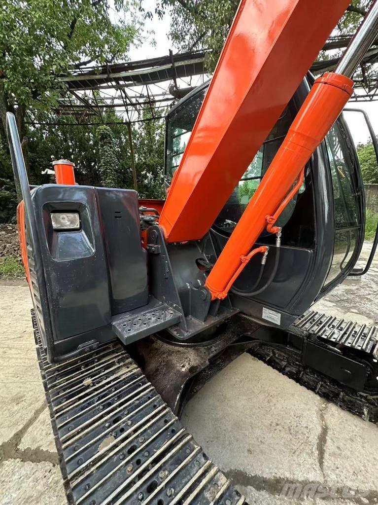 Hitachi 70 Vikšriniai ekskavatoriai
