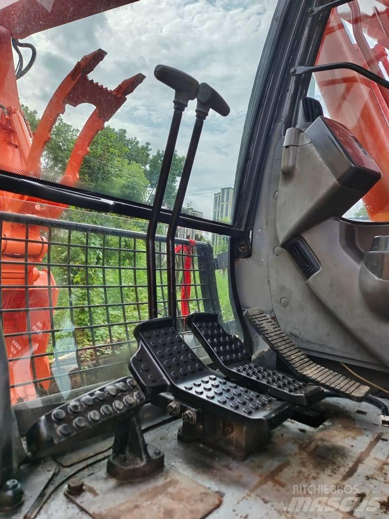 Hitachi EX 200-3 Vikšriniai ekskavatoriai