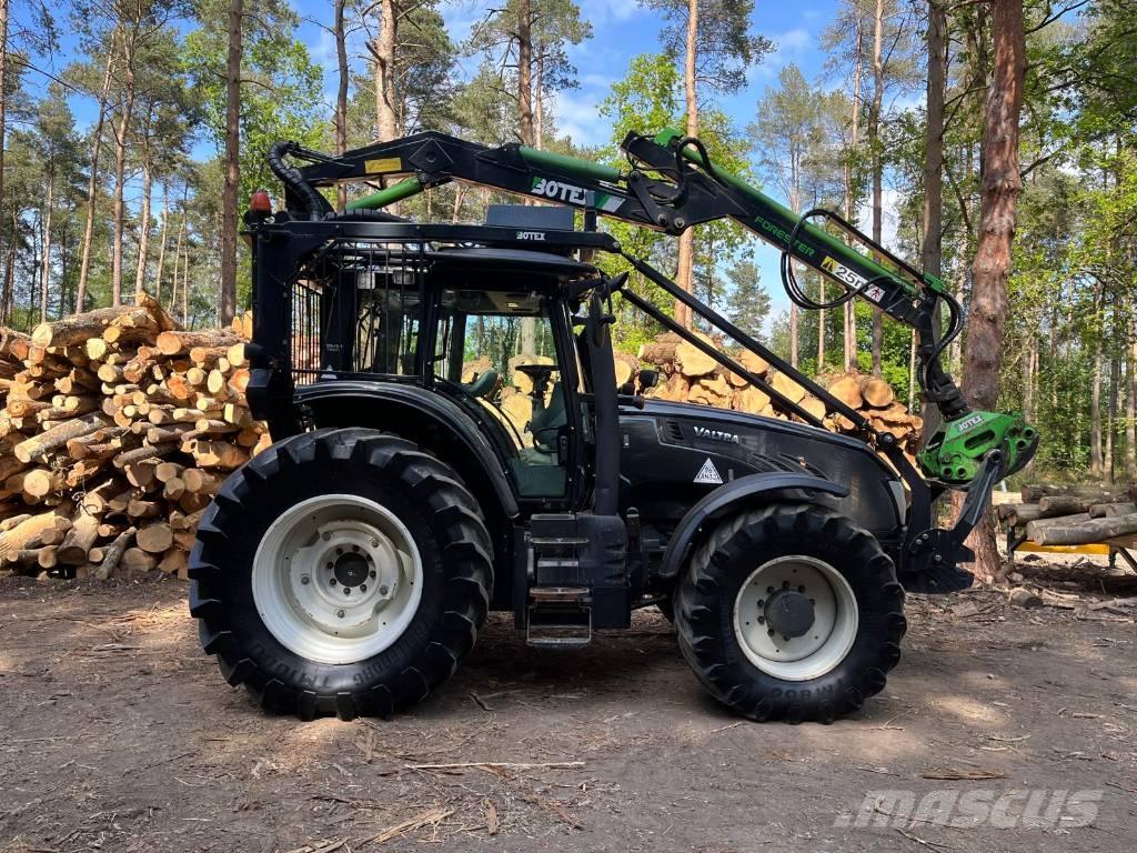 Valtra T183 Versu Traktoriai
