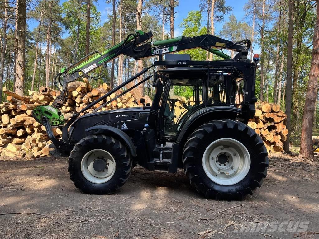 Valtra T183 Versu Traktoriai