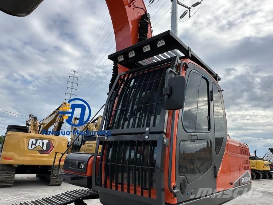 Doosan DX 225 LCA Vikšriniai ekskavatoriai