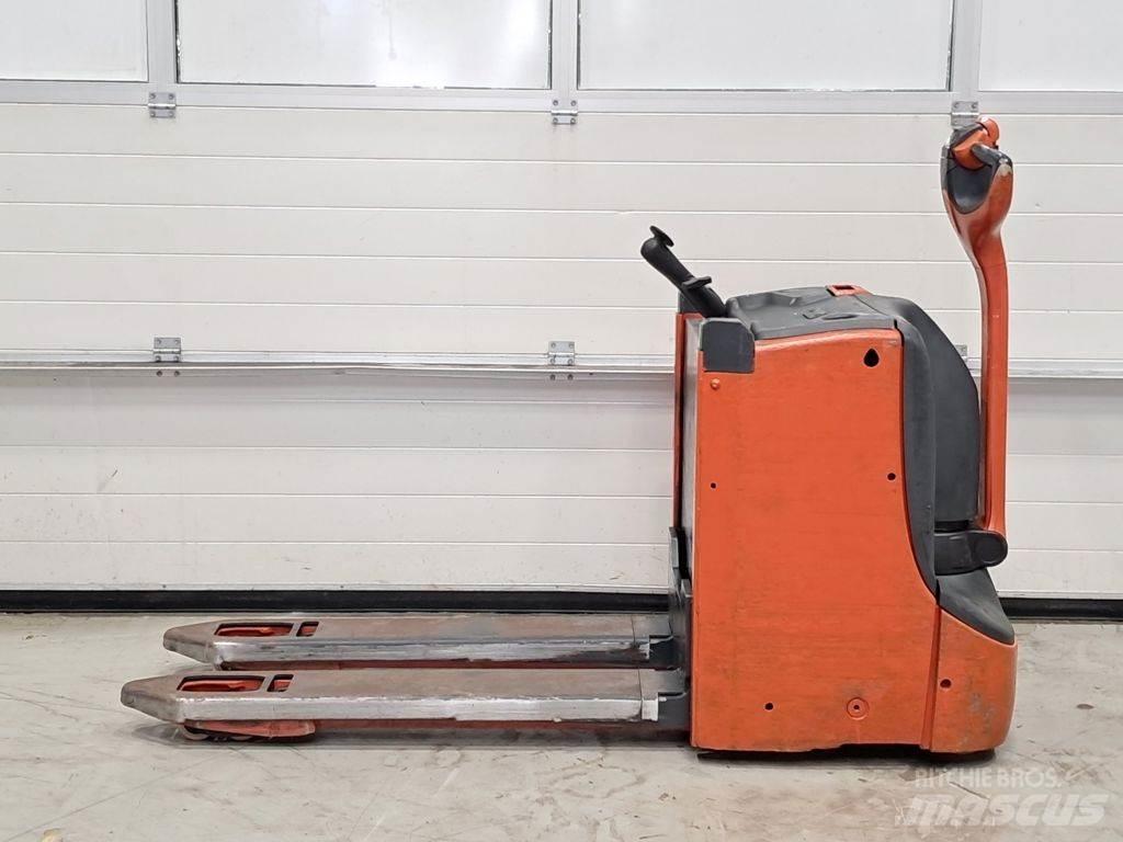 Linde T16L Mažų aukščių keltuvai