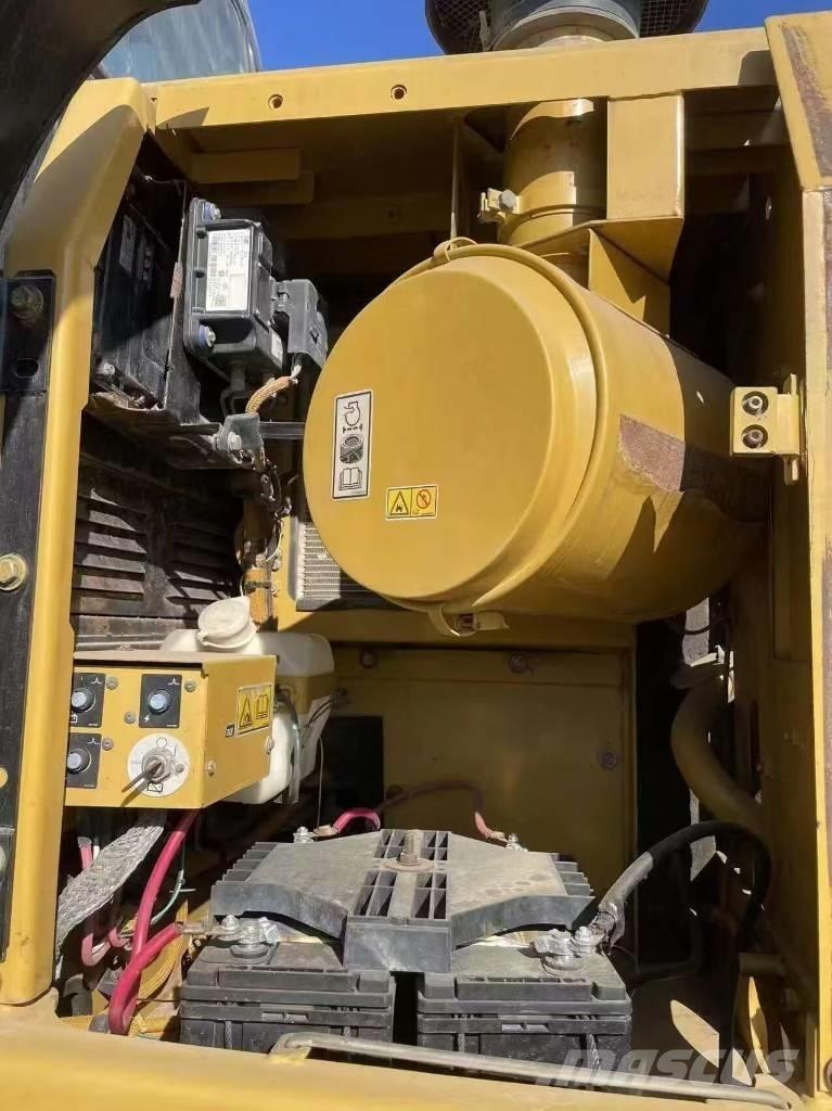 CAT 329 D2 Vikšriniai ekskavatoriai