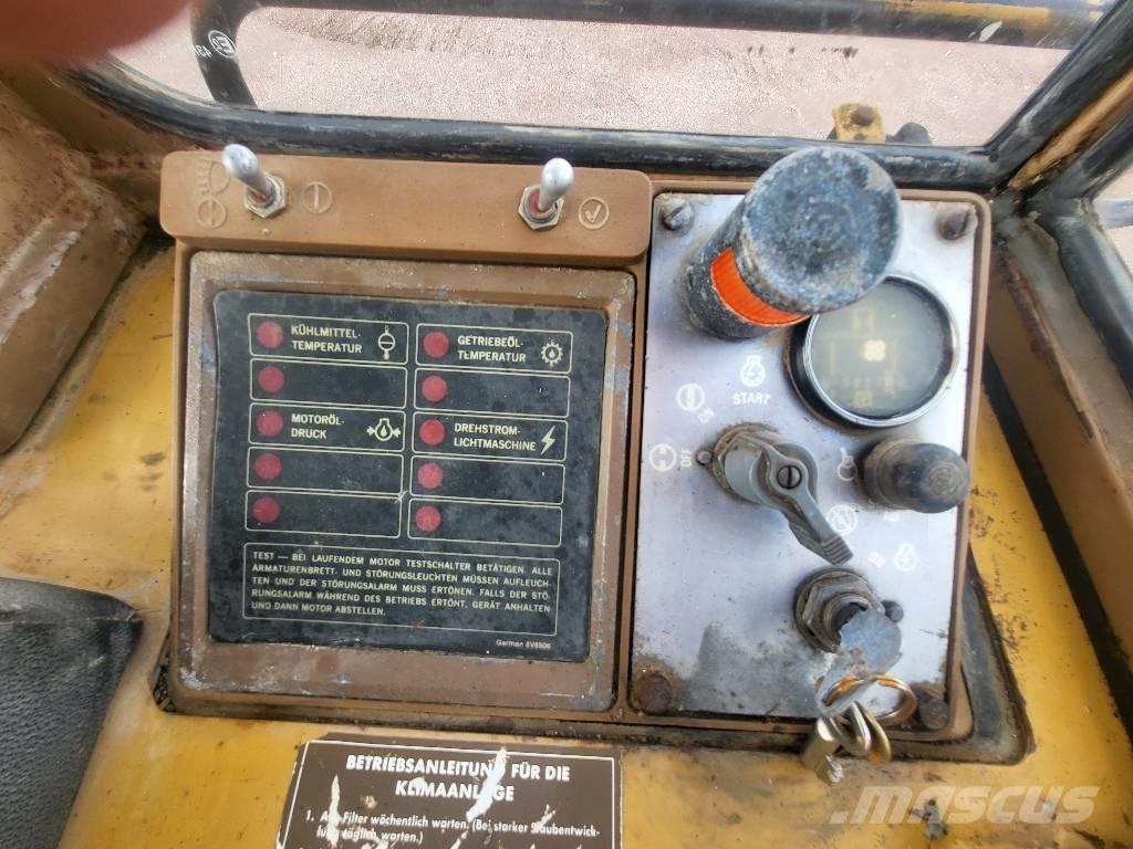 CAT 943 Vikšriniai krautuvai