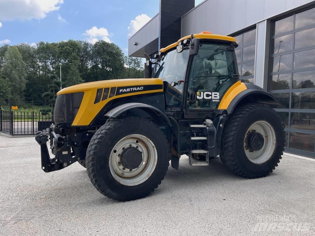 JCB Fastrac 8250 Traktoriai