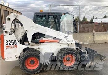 Bobcat S250 Krautuvai su šoniniu pasukimu