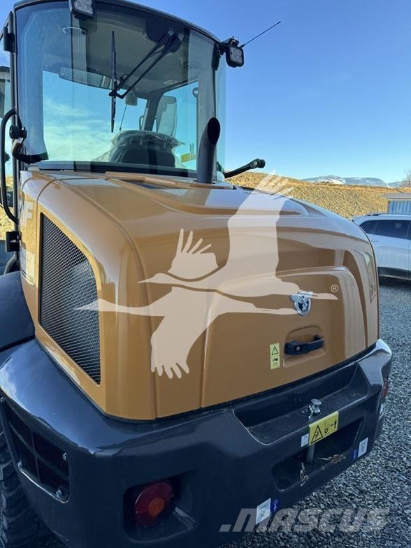 CASE 221F Naudoti ratiniai krautuvai