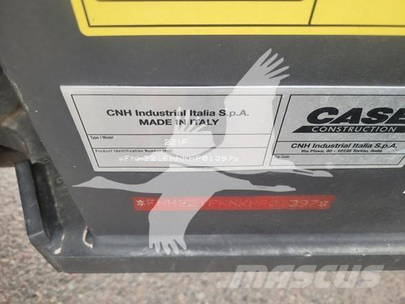 CASE 221F Naudoti ratiniai krautuvai