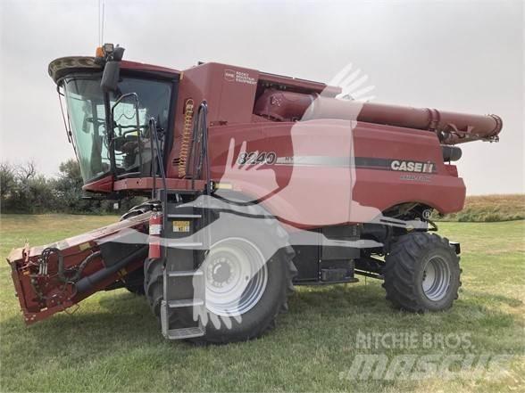 Case IH 8240 Derliaus nuėmimo kombainai