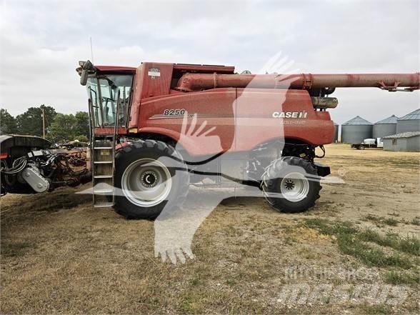 Case IH 8250 Derliaus nuėmimo kombainai