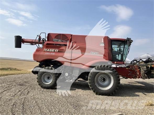 Case IH 8250 Derliaus nuėmimo kombainai