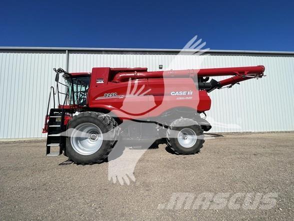 Case IH 8250 Derliaus nuėmimo kombainai