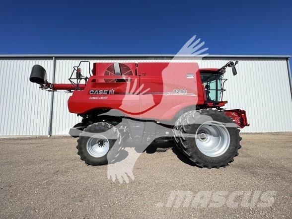 Case IH 8250 Derliaus nuėmimo kombainai