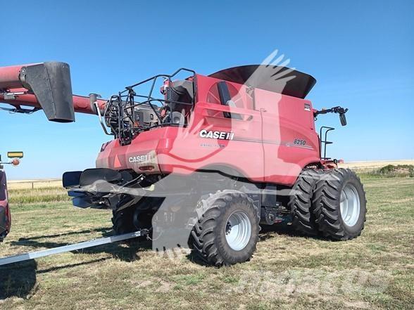 Case IH 8250 Derliaus nuėmimo kombainai