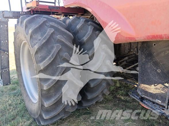 Case IH 8250 Derliaus nuėmimo kombainai