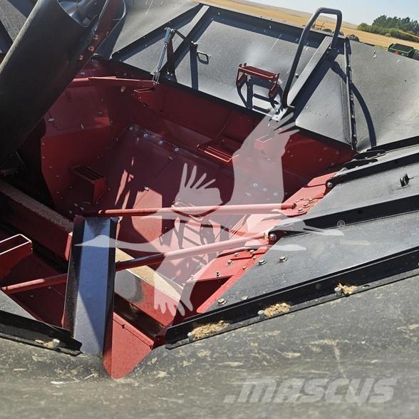 Case IH 8250 Derliaus nuėmimo kombainai