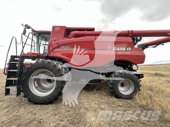 Case IH 8250 Derliaus nuėmimo kombainai