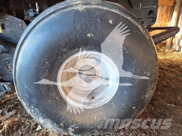 Case IH RB565 Ritinių presai