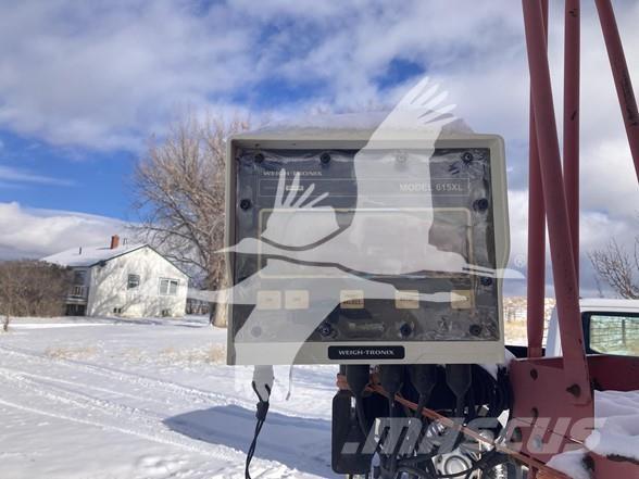 NDE 602 Pašarų maišytuvai-dalytuvai