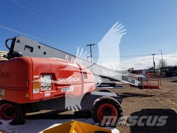 SkyJack SJ82T Teleskopiniai keltuvai