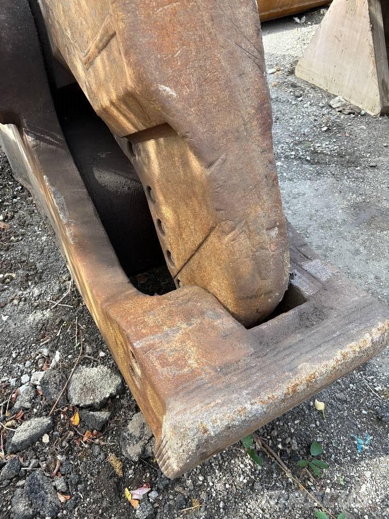 CAT 385 C Vikšriniai ekskavatoriai