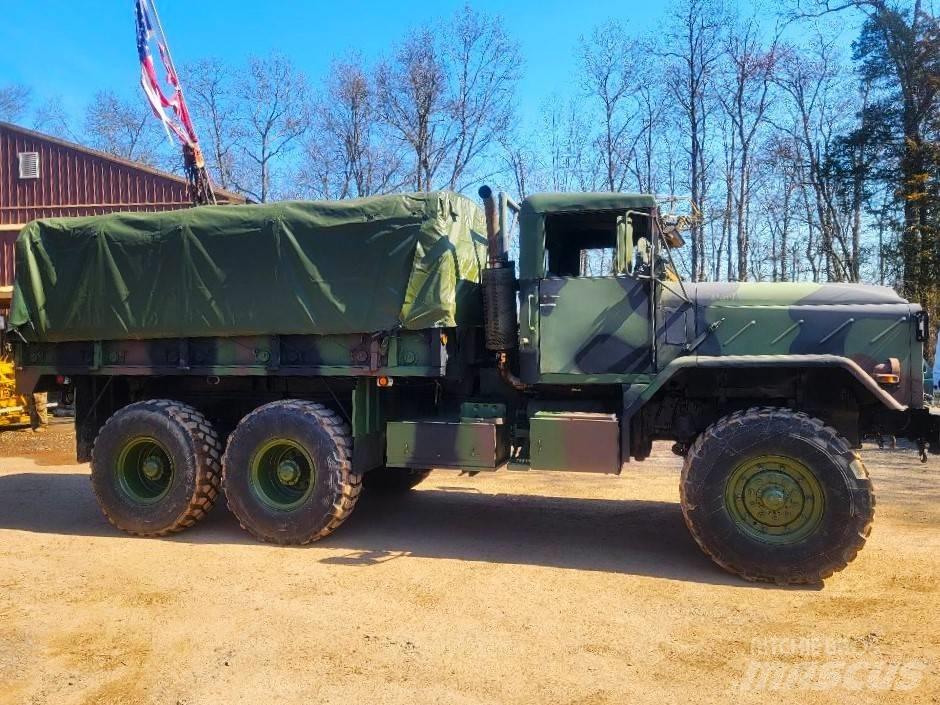 BMY M925A2 Sunkvežimiai su dengtu kėbulu