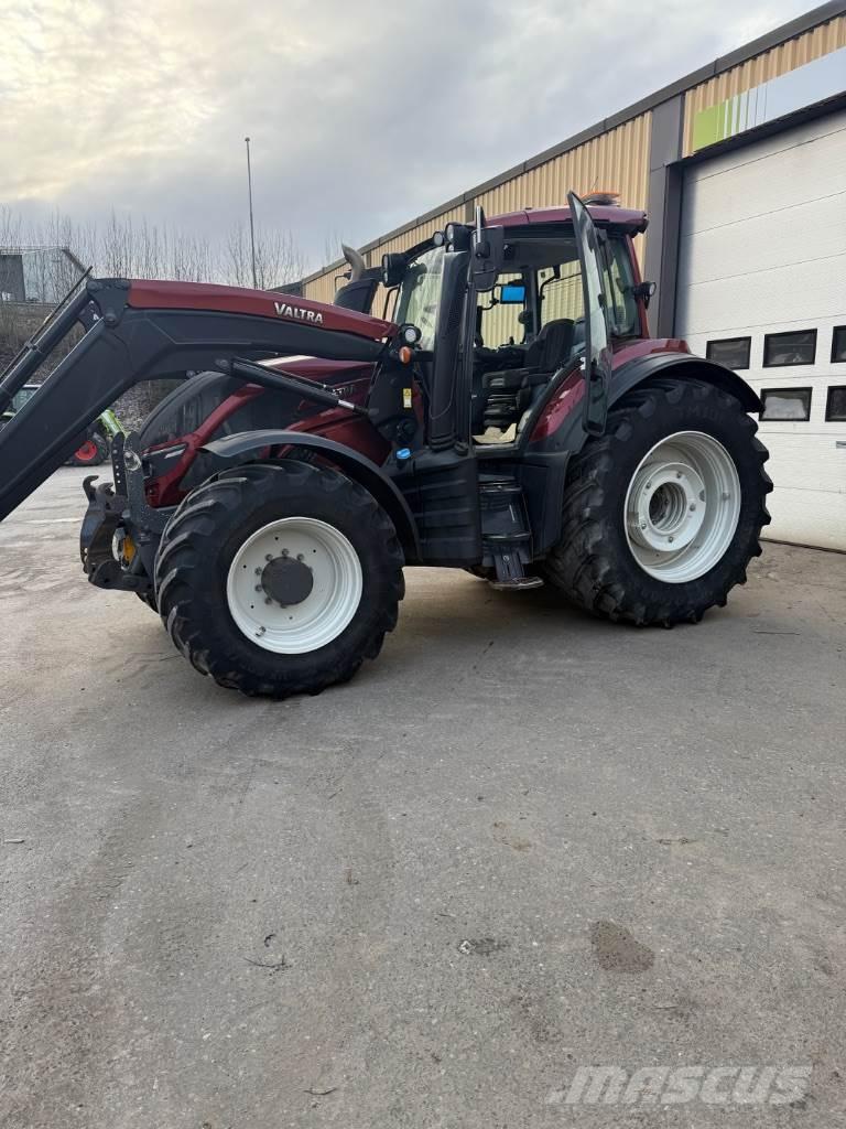 Valtra T234 Traktoriai