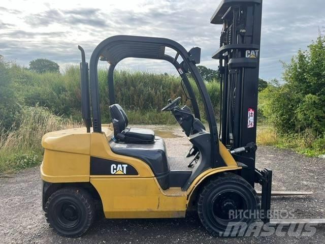 CAT DP 30 N Dyzeliniai krautuvai