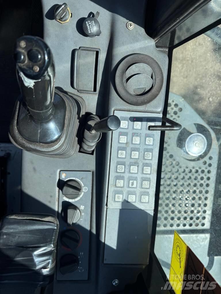 Liebherr L 544 Naudoti ratiniai krautuvai