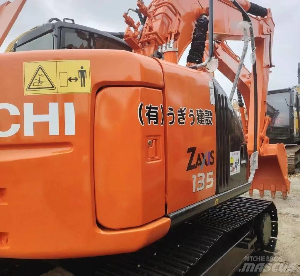 Hitachi 135US-6 Vikšriniai ekskavatoriai