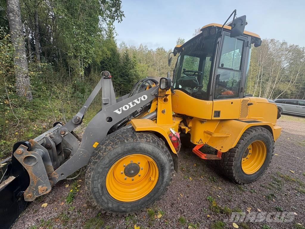Volvo L 35 G Naudoti ratiniai krautuvai
