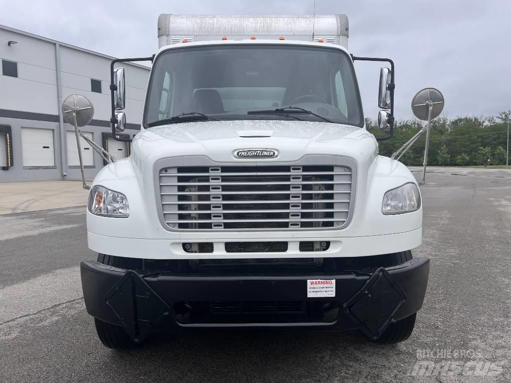 Freightliner M 106 Sunkvežimiai su dengtu kėbulu