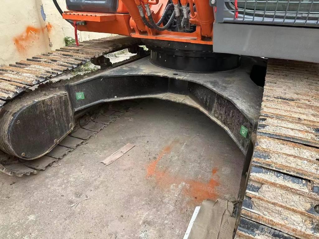 Hitachi ZX 210 Vikšriniai ekskavatoriai