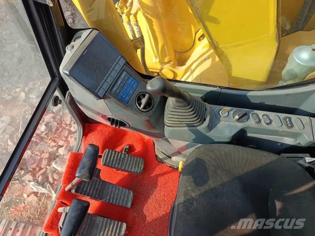 Komatsu PC 138 Vikšriniai ekskavatoriai
