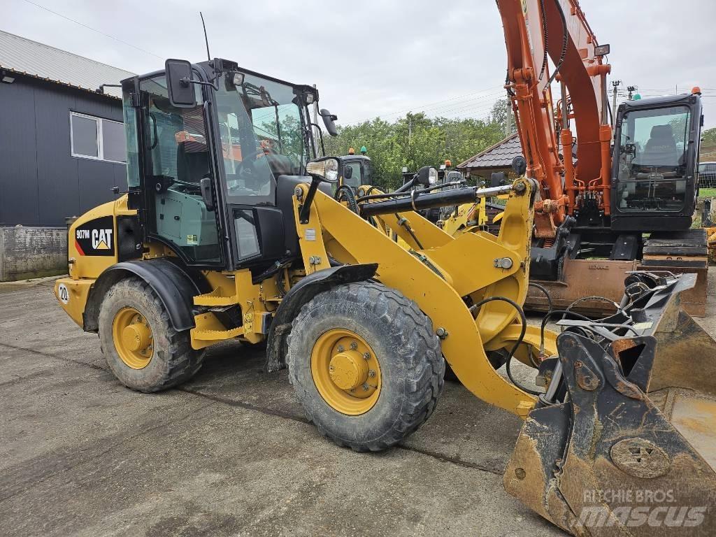 CAT 907M Naudoti ratiniai krautuvai