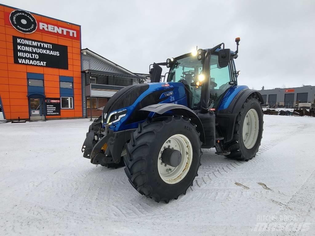 Valtra T 215 Traktoriai