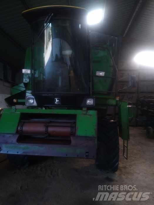 John Deere 1065 Derliaus nuėmimo kombainai