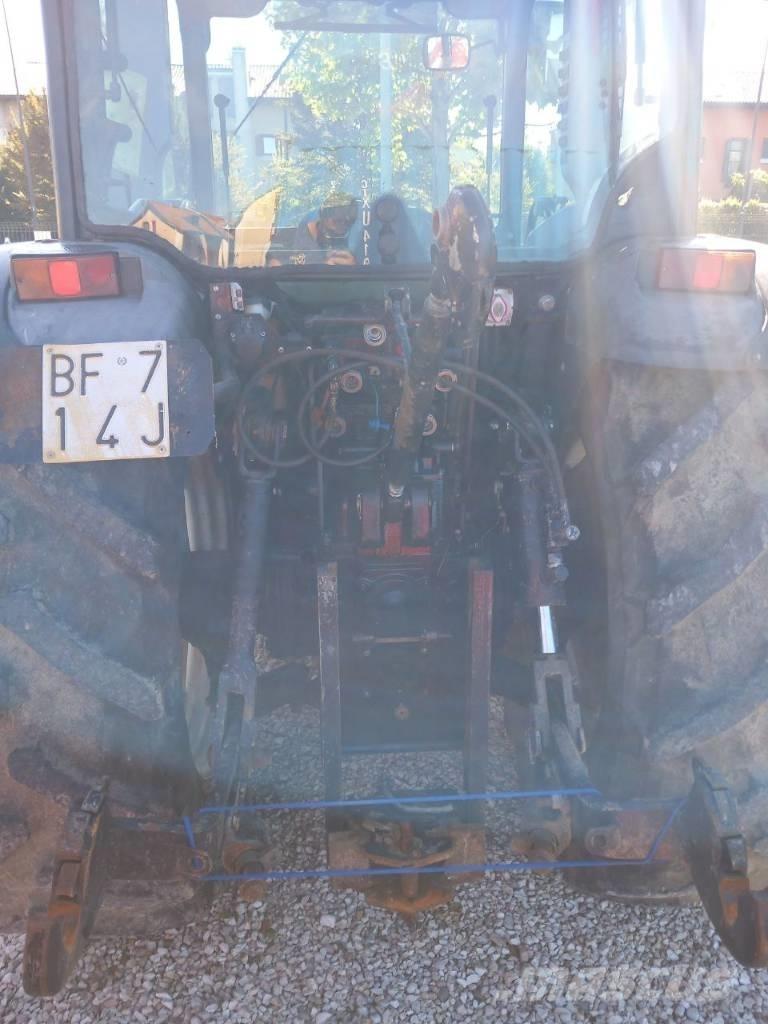 New Holland T4040F Traktoriai