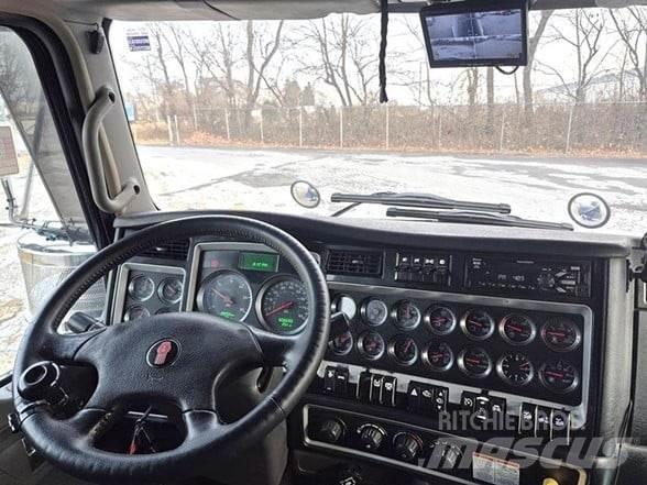 Kenworth T800 Savivarčių priekabų vilkikai