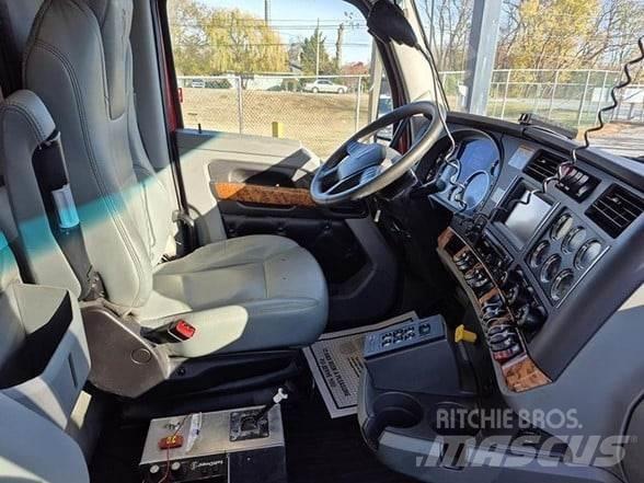 Kenworth T880 Savivarčių priekabų vilkikai