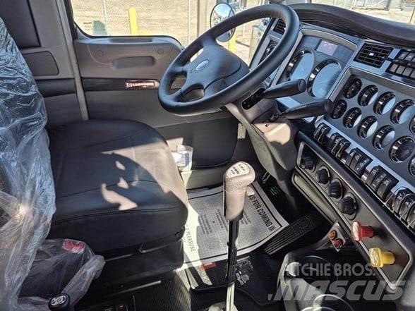 Kenworth W900 Savivarčių priekabų vilkikai
