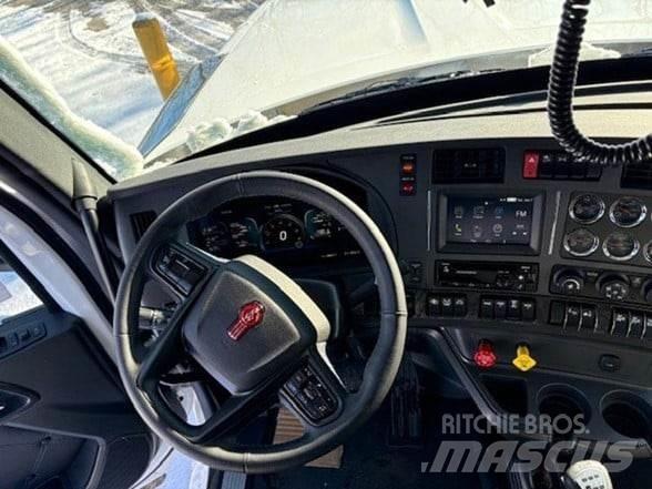 Kenworth W990 Savivarčių priekabų vilkikai