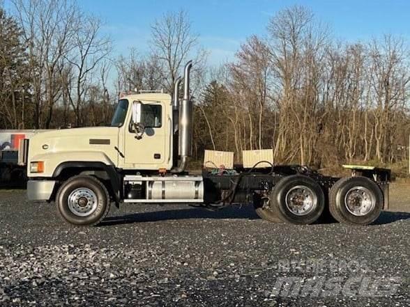 Mack CL733 Naudoti vilkikai