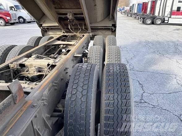 Mack GRANITE GU713 Savivarčių priekabų vilkikai