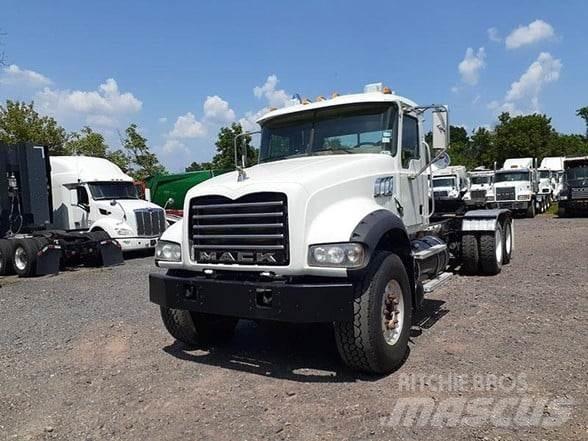 Mack GRANITE GU713 Naudoti vilkikai
