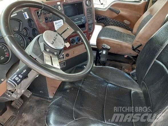 Mack GRANITE GU713 Naudoti vilkikai